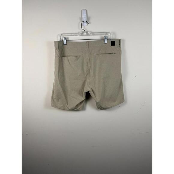 Vuori V368 Performance Aim Golf Sportswear Khaki Shorts Mens Size 36 - Picture 2 of 6